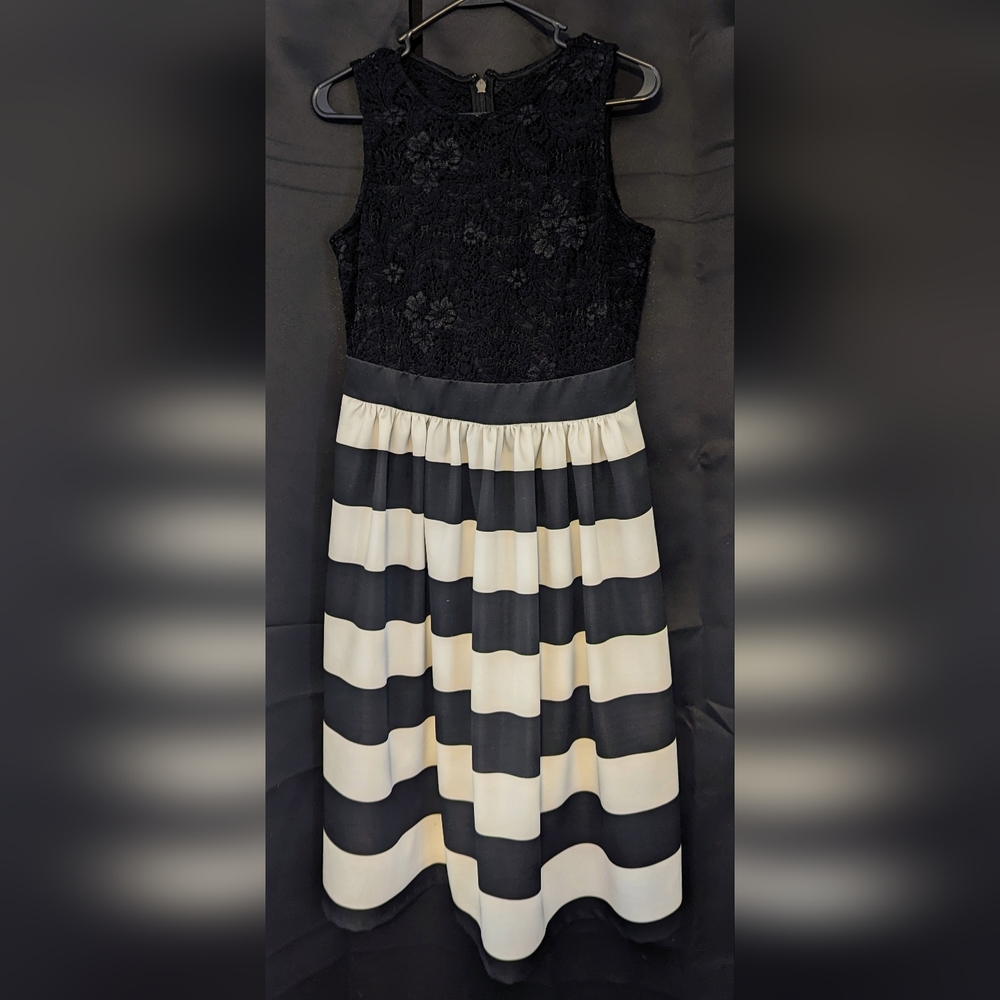 Black and White NY&Co knee-length dress